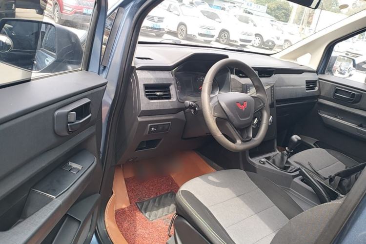Used Wuling Hongguang PLUS 2020 1.5L Manual Standard Edition 7-Seater Driver Seat