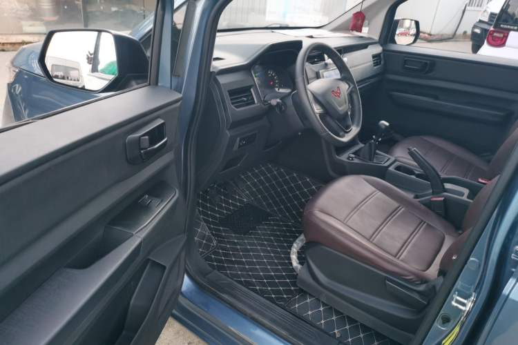 Used Wuling Hongguang PLUS 2020 1.5L Manual Standard Edition 5 Seats Driver Seat