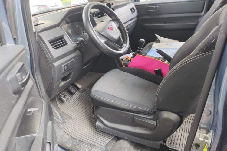 Used Wuling Hongguang PLUS 2020 1.5L Manual Standard Edition 5 Seats Driver Seat