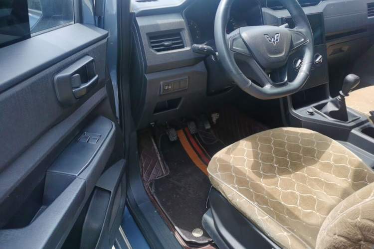 Used Wuling Hongguang PLUS 2020 1.5L Manual Standard Edition 5 Seats Driver Seat