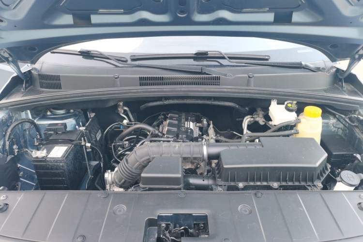 Used Wuling Hongguang PLUS 2020 1.5L Manual Standard Edition 5 Seats Engine Bay
