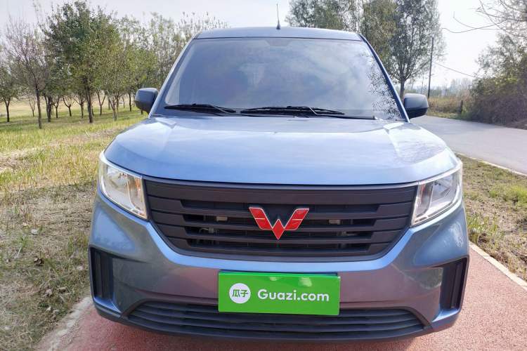 Used Wuling Hongguang PLUS 2020 1.5L Manual Standard Edition 5 Seats Exterior 1