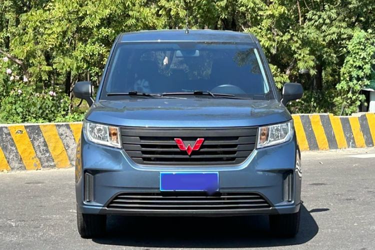 Used Wuling Hongguang PLUS 2020 1.5L Manual Standard Edition 5 Seats Exterior 1