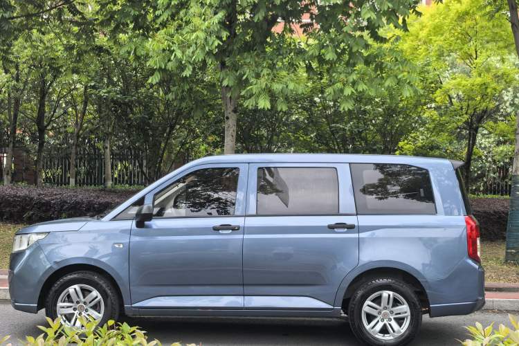 Used Wuling Hongguang PLUS 2020 1.5L Manual Standard Edition 5 Seats Exterior 2