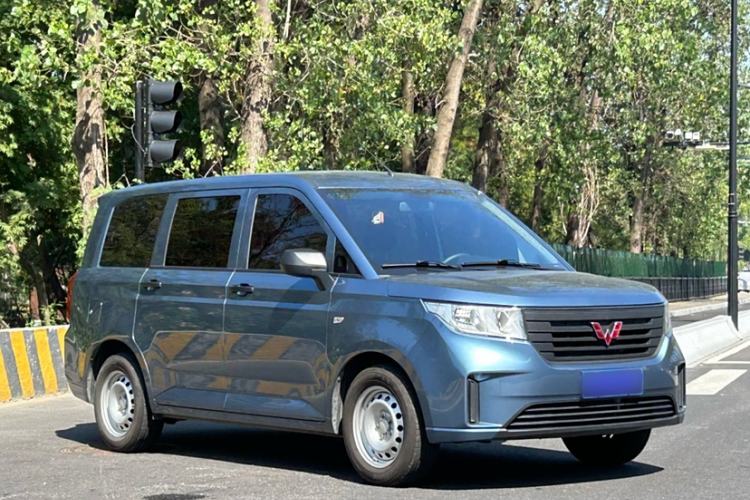 Used Wuling Hongguang PLUS 2020 1.5L Manual Standard Edition 5 Seats Exterior 2