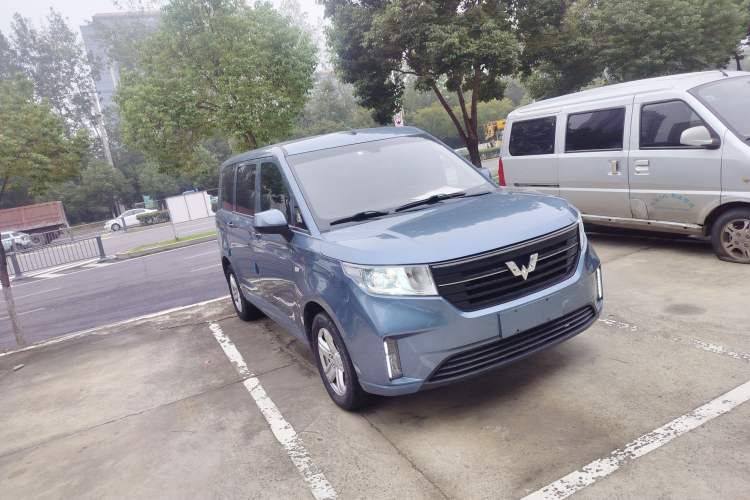 Used Wuling Hongguang PLUS 2020 1.5L Manual Comfort 7-Seater Exterior 2