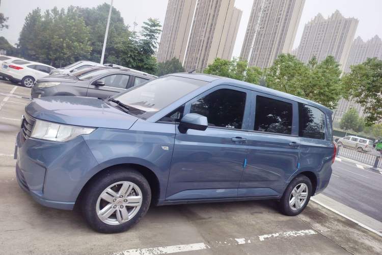 Used Wuling Hongguang PLUS 2020 1.5L Manual Comfort 7-Seater Exterior 3