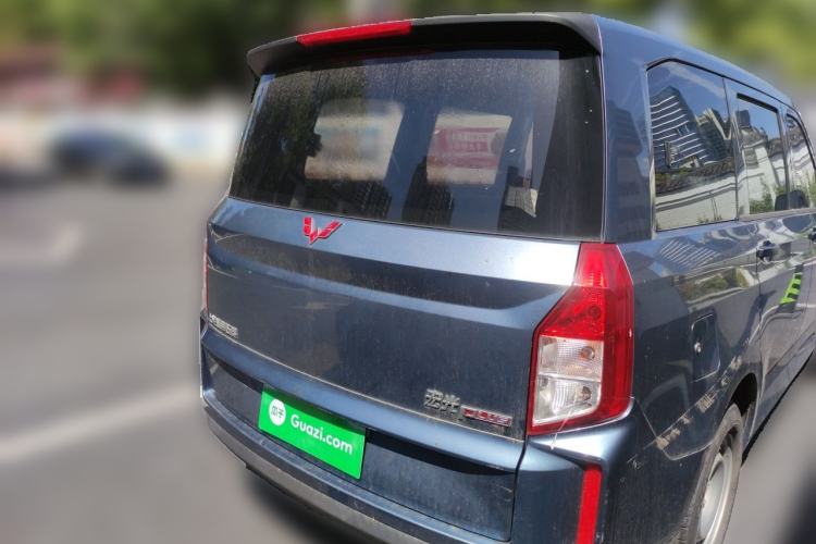 Used Wuling Hongguang PLUS 2020 1.5L Manual Standard Edition 5 Seats Exterior 4