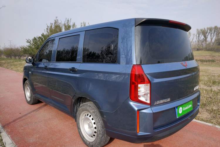 Used Wuling Hongguang PLUS 2020 1.5L Manual Standard Edition 5 Seats Exterior 4