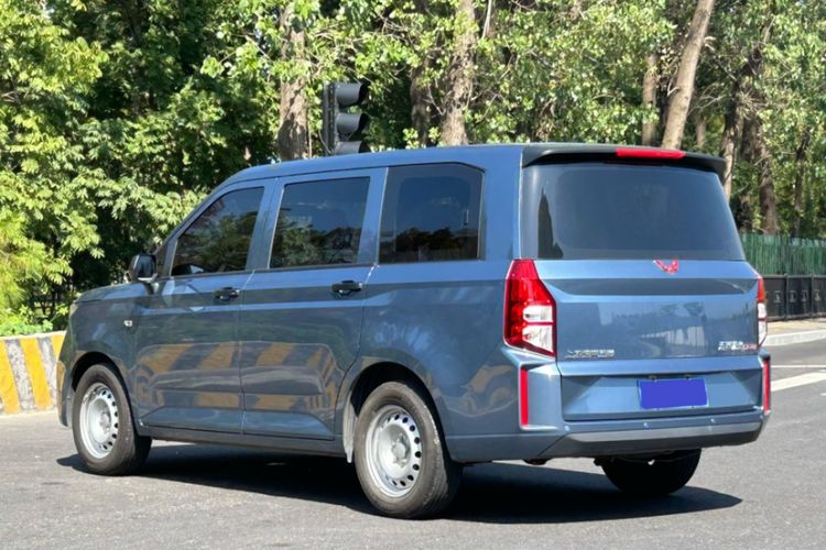 Used Wuling Hongguang PLUS 2020 1.5L Manual Standard Edition 5 Seats Exterior 4