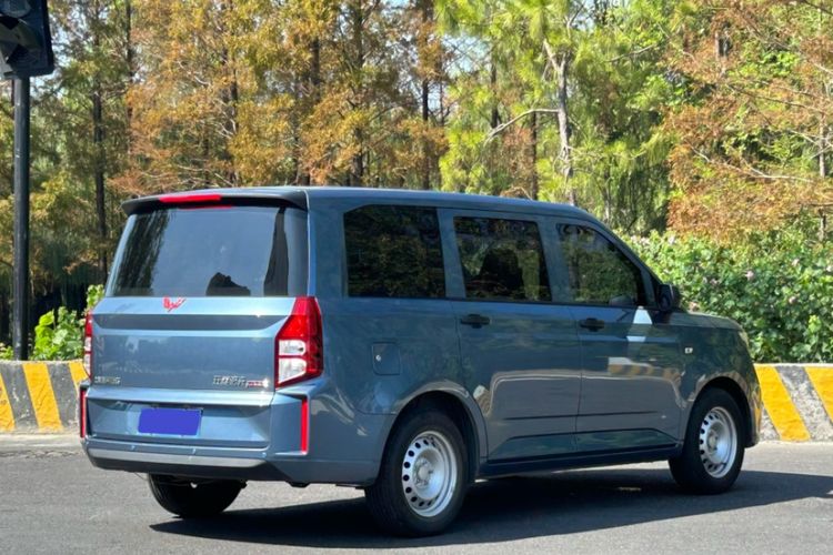 Used Wuling Hongguang PLUS 2020 1.5L Manual Standard Edition 5 Seats Exterior 5