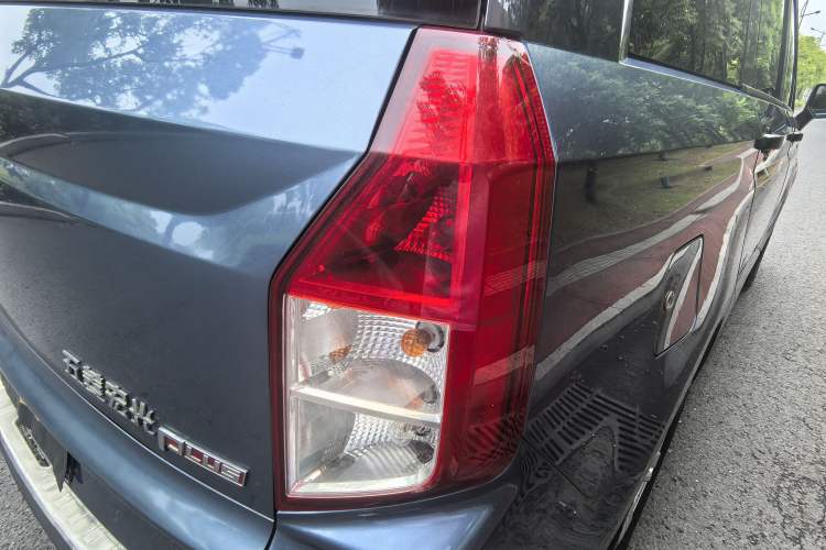 Used Wuling Hongguang PLUS 2020 1.5L Manual Standard Edition 5 Seats Exterior 9