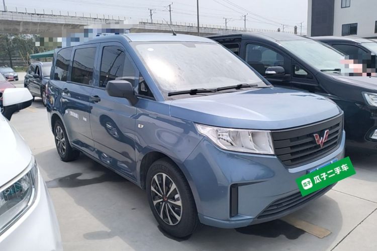 Used Wuling Hongguang PLUS 2020 1.5L Manual Standard Edition 7-Seater Front Right 45 Deg