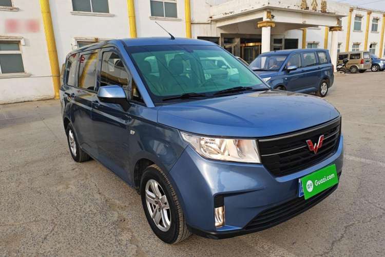 Used Wuling Hongguang PLUS 2020 1.5L Manual Comfort 7-Seater Front Right 45 Deg