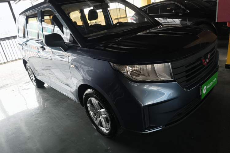 Used Wuling Hongguang PLUS 2020 1.5L Manual Standard Edition 5 Seats Front Right 45 Deg