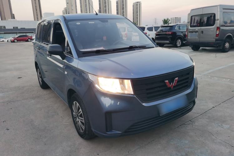 Used Wuling Hongguang PLUS 2020 1.5L Manual Standard Edition 5 Seats Front Right 45 Deg