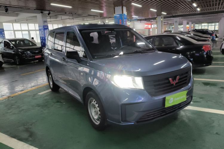 Used Wuling Hongguang PLUS 2020 1.5L Manual Standard Edition 5 Seats Front Right 45 Deg