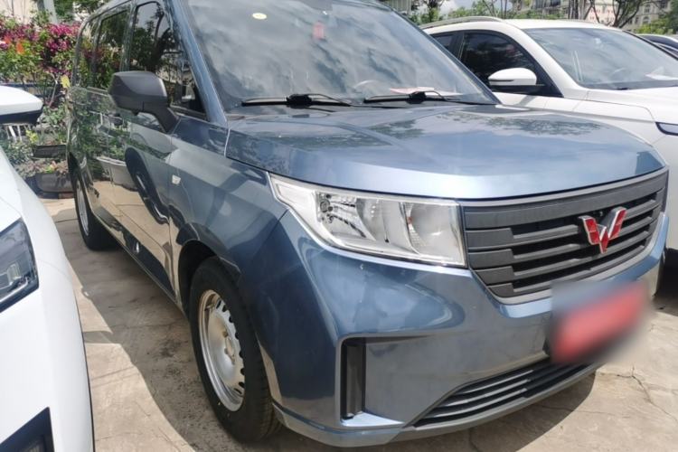 Used Wuling Hongguang PLUS 2020 1.5L Manual Standard Edition 5 Seats Front Right 45 Deg