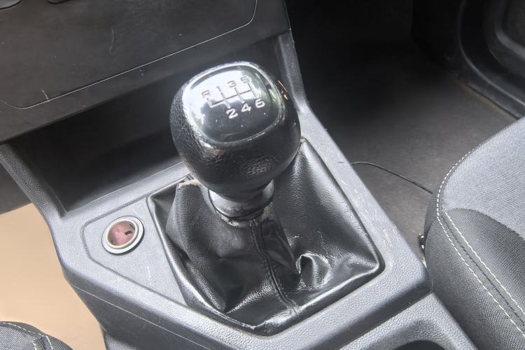 Used Wuling Hongguang PLUS 2020 1.5L Manual Standard Edition 5 Seats Gear Lever