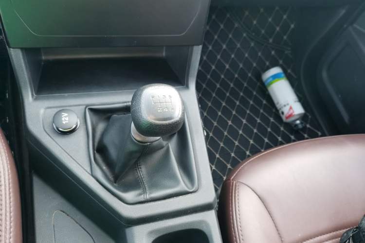 Used Wuling Hongguang PLUS 2020 1.5L Manual Standard Edition 5 Seats Gear Lever