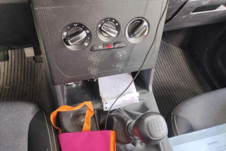 Used Wuling Hongguang PLUS 2020 1.5L Manual Standard Edition 5 Seats Gear Lever