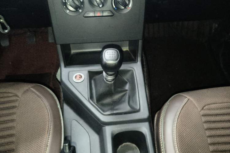 Used Wuling Hongguang PLUS 2020 1.5L Manual Standard Edition 5 Seats Gear Lever