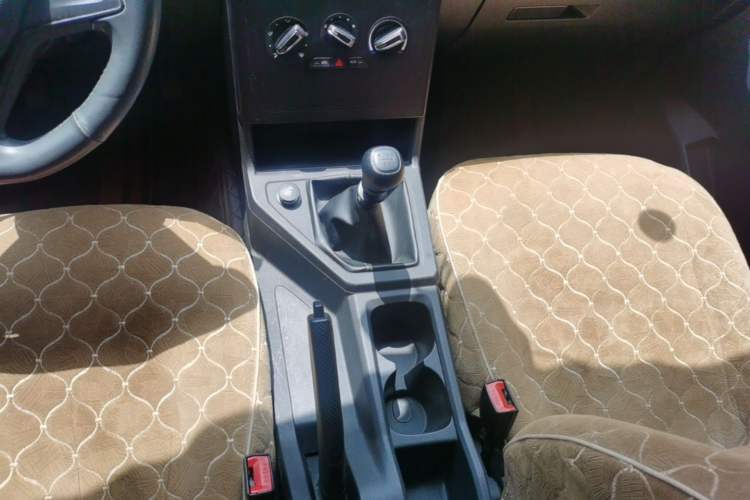 Used Wuling Hongguang PLUS 2020 1.5L Manual Standard Edition 5 Seats Gear Lever