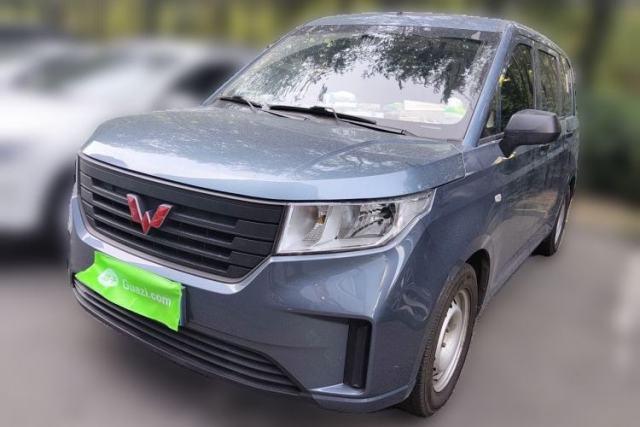 Używany Wuling Hongguang PLUS 2020 1.5L Manual Standard Edition 5 Seats