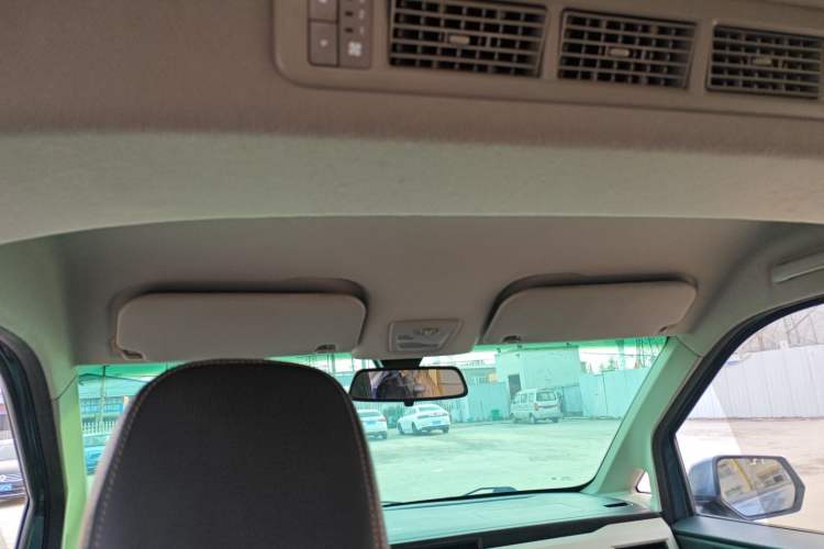 Used Wuling Hongguang PLUS 2020 1.5L Manual Comfort 7-Seater Headliner