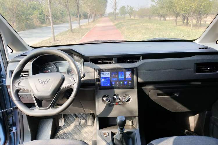 Used Wuling Hongguang PLUS 2020 1.5L Manual Standard Edition 5 Seats Interior 1
