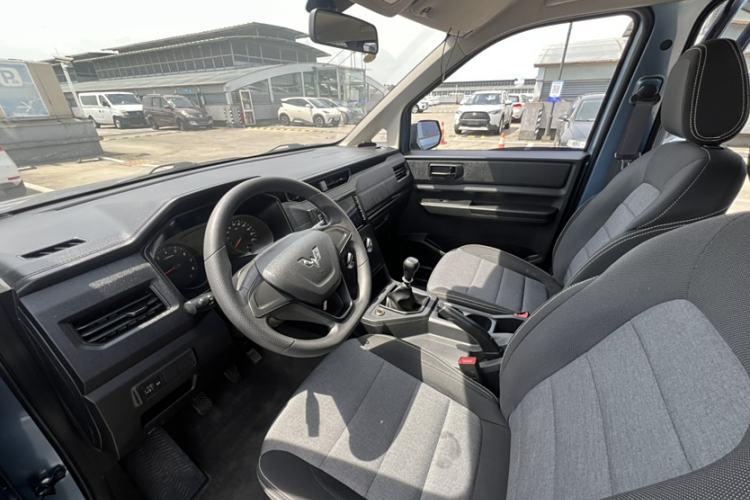Used Wuling Hongguang PLUS 2020 1.5L Manual Standard Edition 7-Seater Interior 1