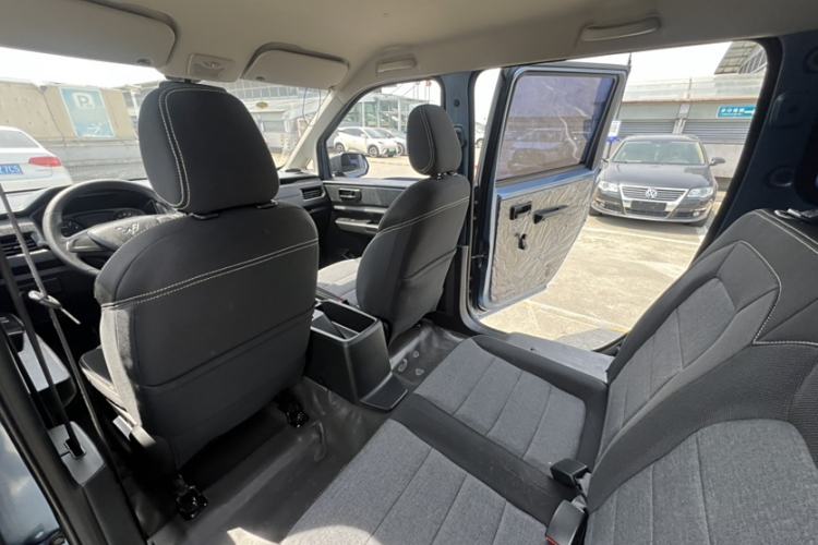 Used Wuling Hongguang PLUS 2020 1.5L Manual Standard Edition 7-Seater Interior 2