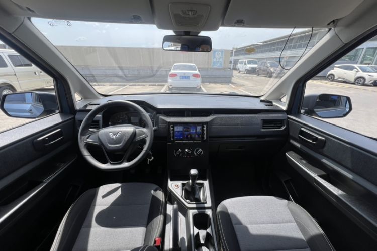 Used Wuling Hongguang PLUS 2020 1.5L Manual Standard Edition 7-Seater Interior 5