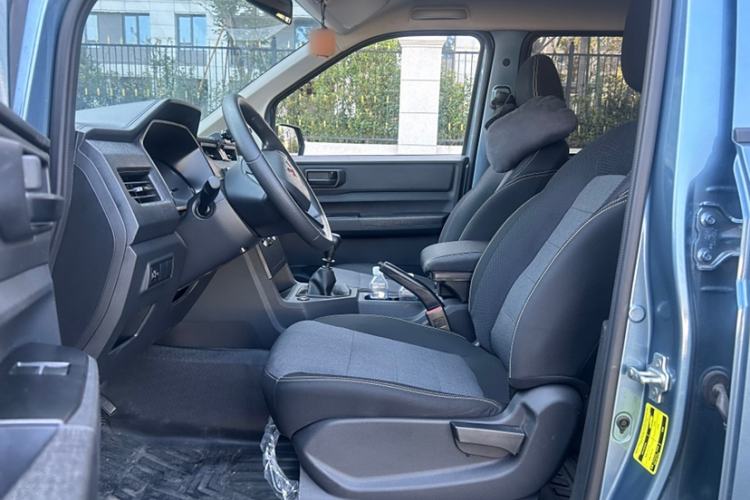Used Wuling Hongguang PLUS 2020 1.5L Manual Standard Edition 5 Seats Interior 6