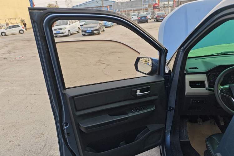 Used Wuling Hongguang PLUS 2020 1.5L Manual Comfort 7-Seater Left Front Door Interior