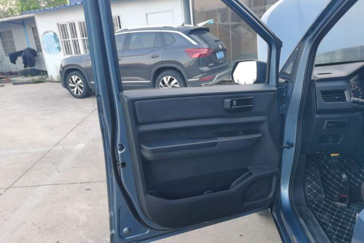 Used Wuling Hongguang PLUS 2020 1.5L Manual Standard Edition 5 Seats Left Front Door Interior