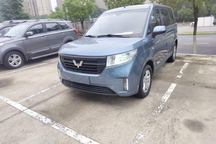 Used Wuling Hongguang PLUS 2020 1.5L Manual Comfort 7-Seater Left Front Headlight