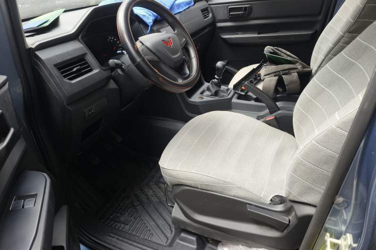 Used Wuling Hongguang PLUS 2020 1.5L Manual Standard Edition 5 Seats Left Front Seat