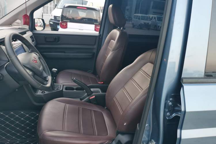 Used Wuling Hongguang PLUS 2020 1.5L Manual Standard Edition 5 Seats Left Front Seat