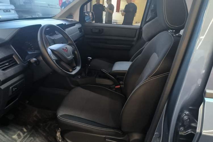Used Wuling Hongguang PLUS 2020 1.5L Manual Standard Edition 5 Seats Left Front Seat