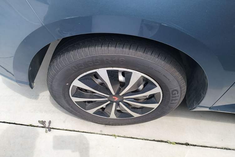 Used Wuling Hongguang PLUS 2020 1.5L Manual Standard Edition 7-Seater Left Front Wheel Hub