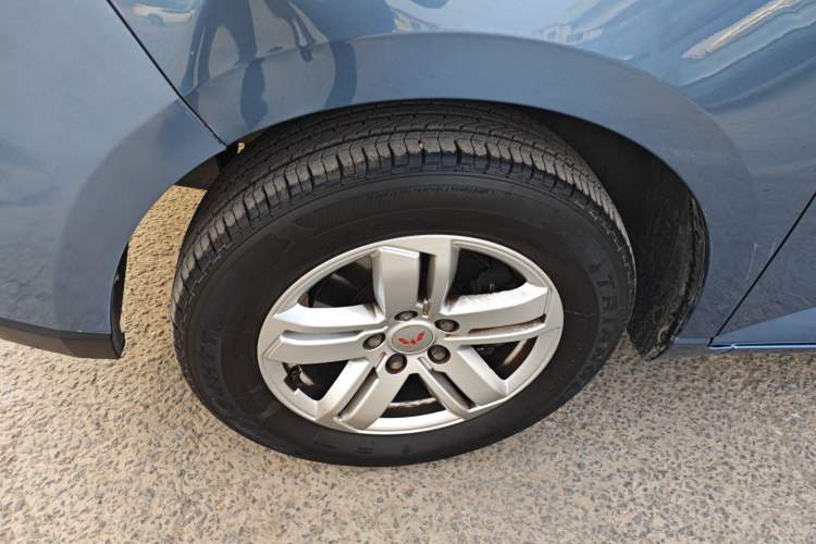 Used Wuling Hongguang PLUS 2020 1.5L Manual Comfort 7-Seater Left Front Wheel Hub