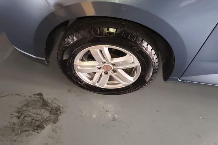Used Wuling Hongguang PLUS 2020 1.5L Manual Standard Edition 5 Seats Left Front Wheel Hub