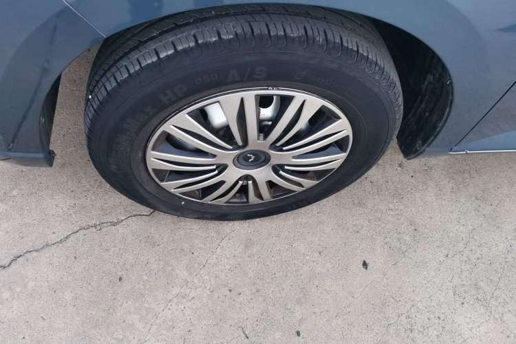 Used Wuling Hongguang PLUS 2020 1.5L Manual Standard Edition 5 Seats Left Front Wheel Hub