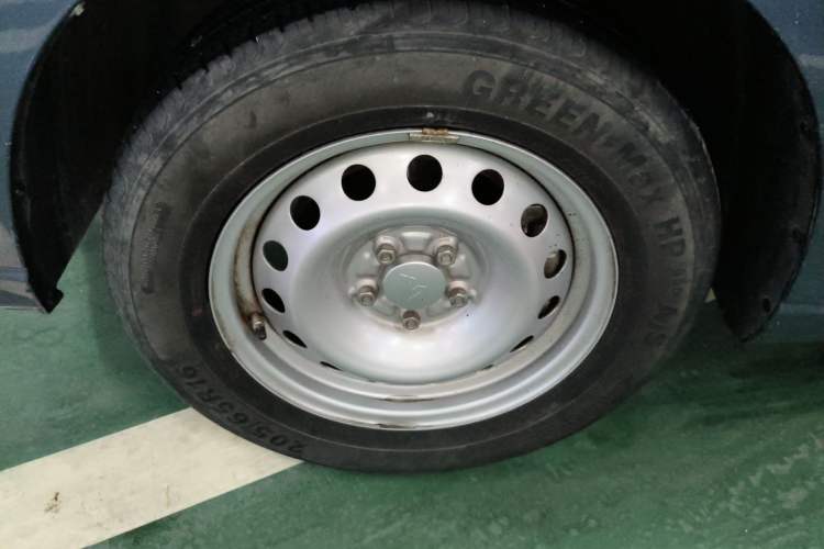 Used Wuling Hongguang PLUS 2020 1.5L Manual Standard Edition 5 Seats Left Front Wheel Hub