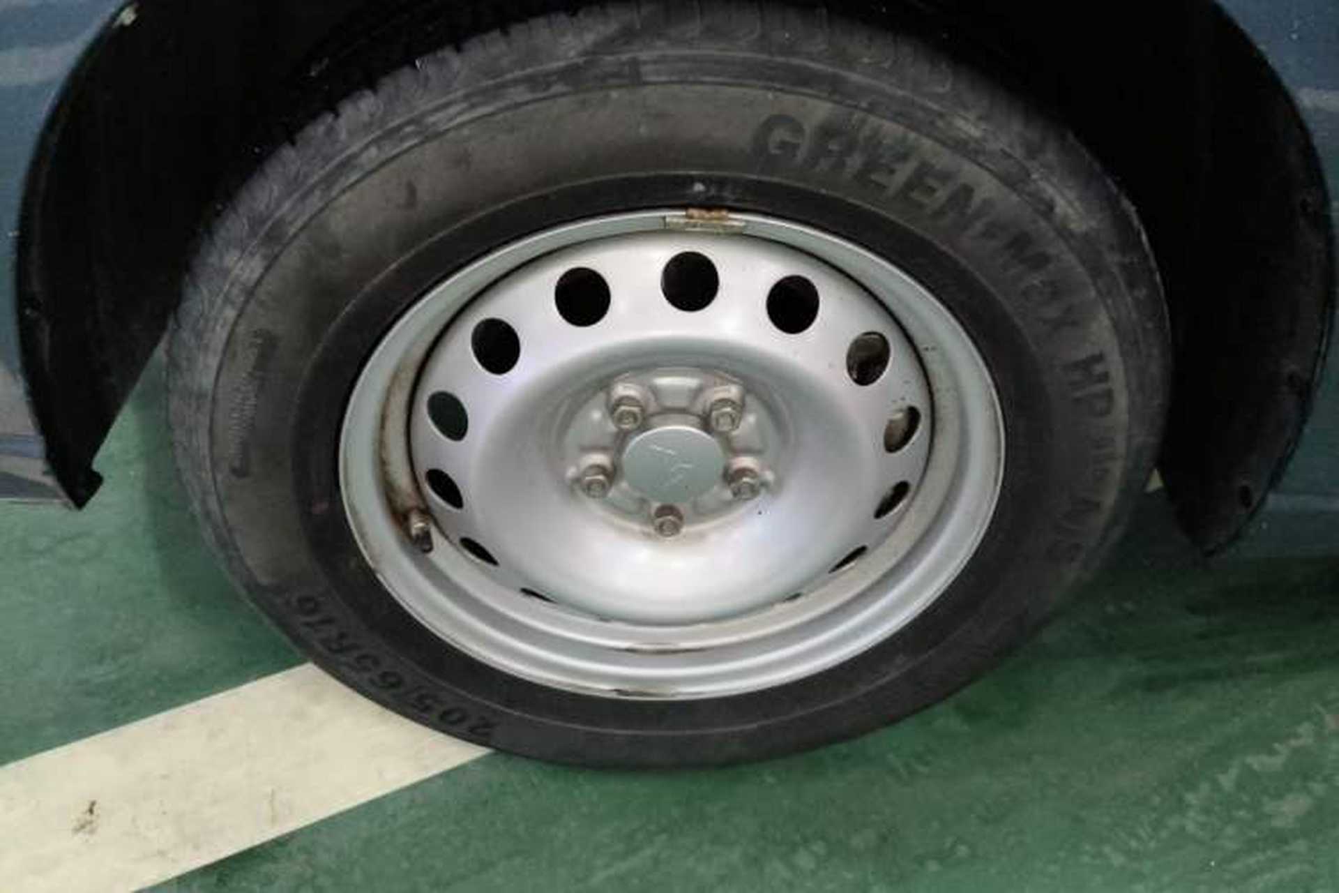 Used Wuling Hongguang PLUS 2020 1.5L Manual Standard Edition 5 Seats Left Front Wheel Hub