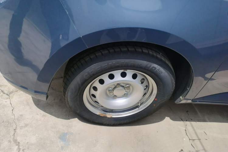 Used Wuling Hongguang PLUS 2020 1.5L Manual Standard Edition 5 Seats Left Front Wheel Hub