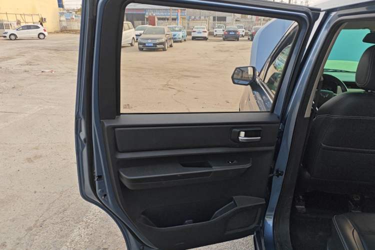 Used Wuling Hongguang PLUS 2020 1.5L Manual Comfort 7-Seater Left Rear Door Interior