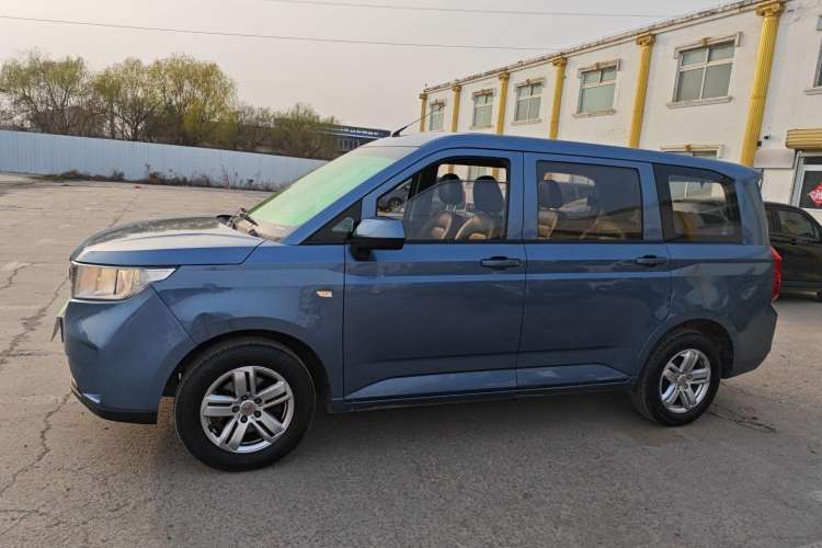 Used Wuling Hongguang PLUS 2020 1.5L Manual Comfort 7-Seater Left Side