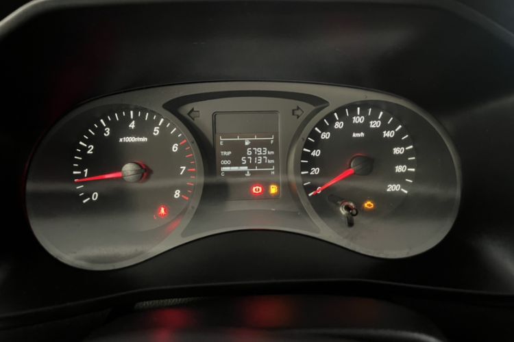 Used Wuling Hongguang PLUS 2020 1.5L Manual Standard Edition 7-Seater Odometer Close Up